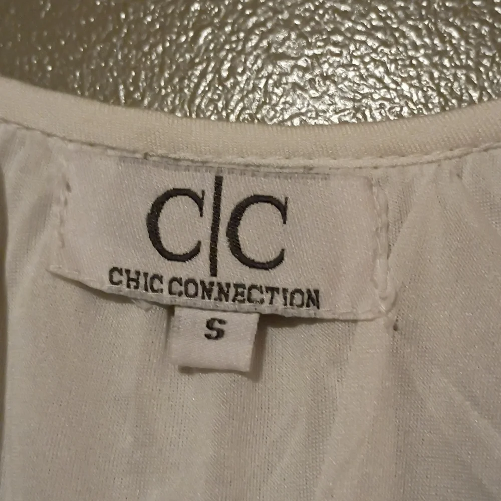 C&C Chic Conection White Dress with Red and Orange Floral Embroidery - Picture 6 of 9